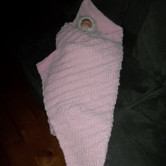 BABY BLANKET, HAND MADE, CROCHET PINK NEW NEVER USED - Picture 2 of 6